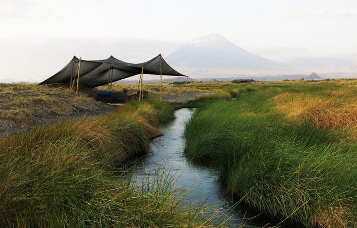 tanzania lake natron plane